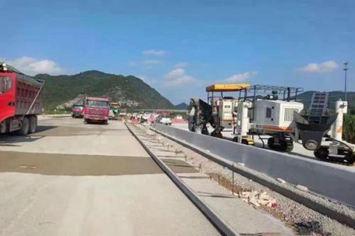 沥青拦水带的施工有什么要求？