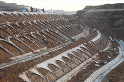 拱形护坡怎么施工呢？