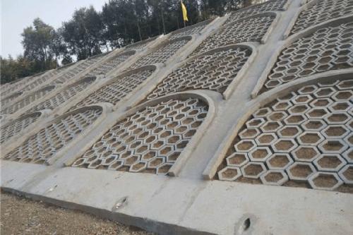 拱形护坡怎么施工呢？  第2张