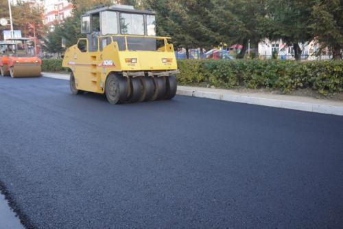 如何有效开裂切割沥青路面？